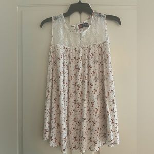 Floral and lace maternity top
